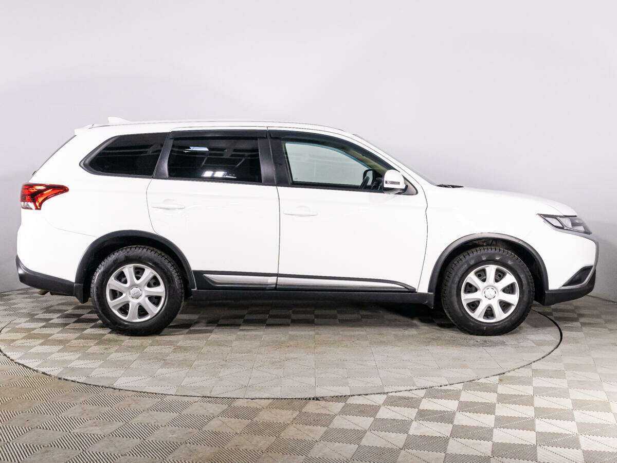 Mitsubishi Outlander с пробегом — 2019 год. Фото: #3