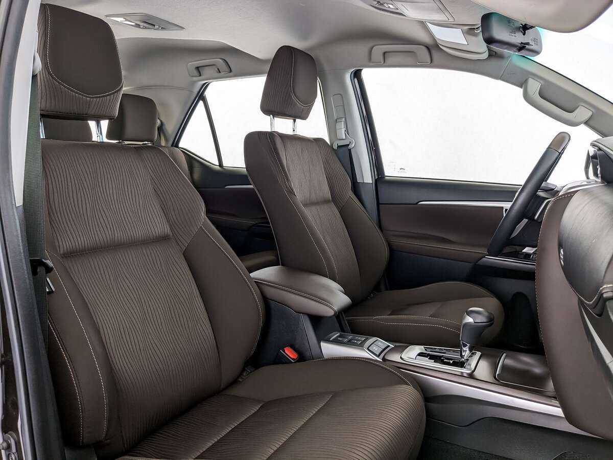 Toyota Fortuner с пробегом — 2018 год. Фото: #18