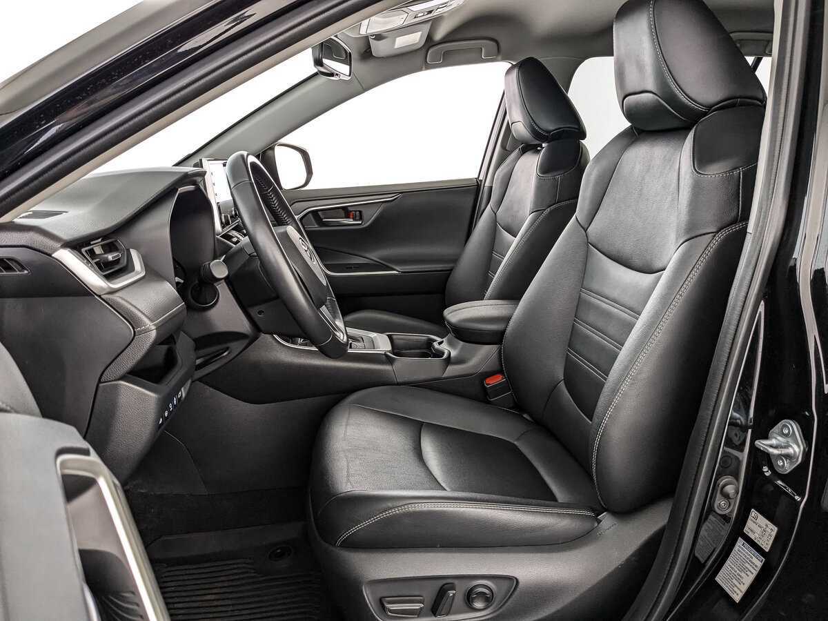 Toyota RAV4 с пробегом — 2022 год. Фото: #15