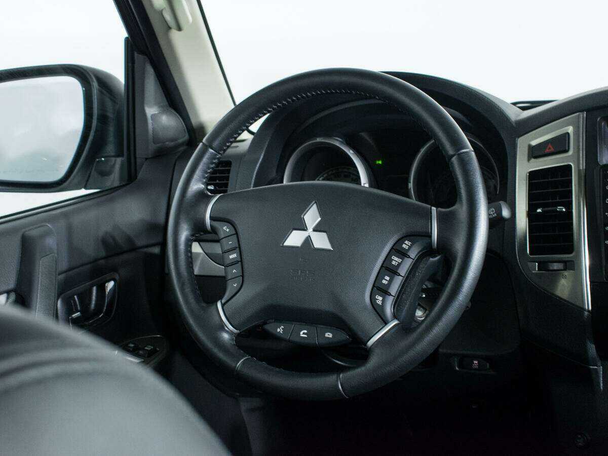 Mitsubishi Pajero с пробегом — 2021 год. Фото: #13