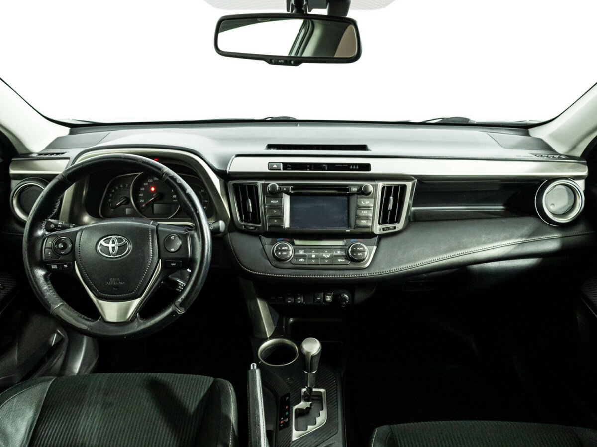 Toyota RAV4 с пробегом — 2014 год. Фото: #12