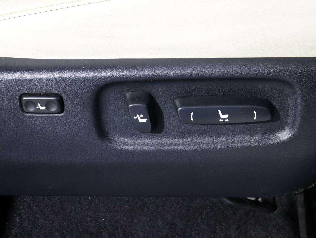 Toyota Land Cruiser с пробегом — 2008 год. Фото: #13