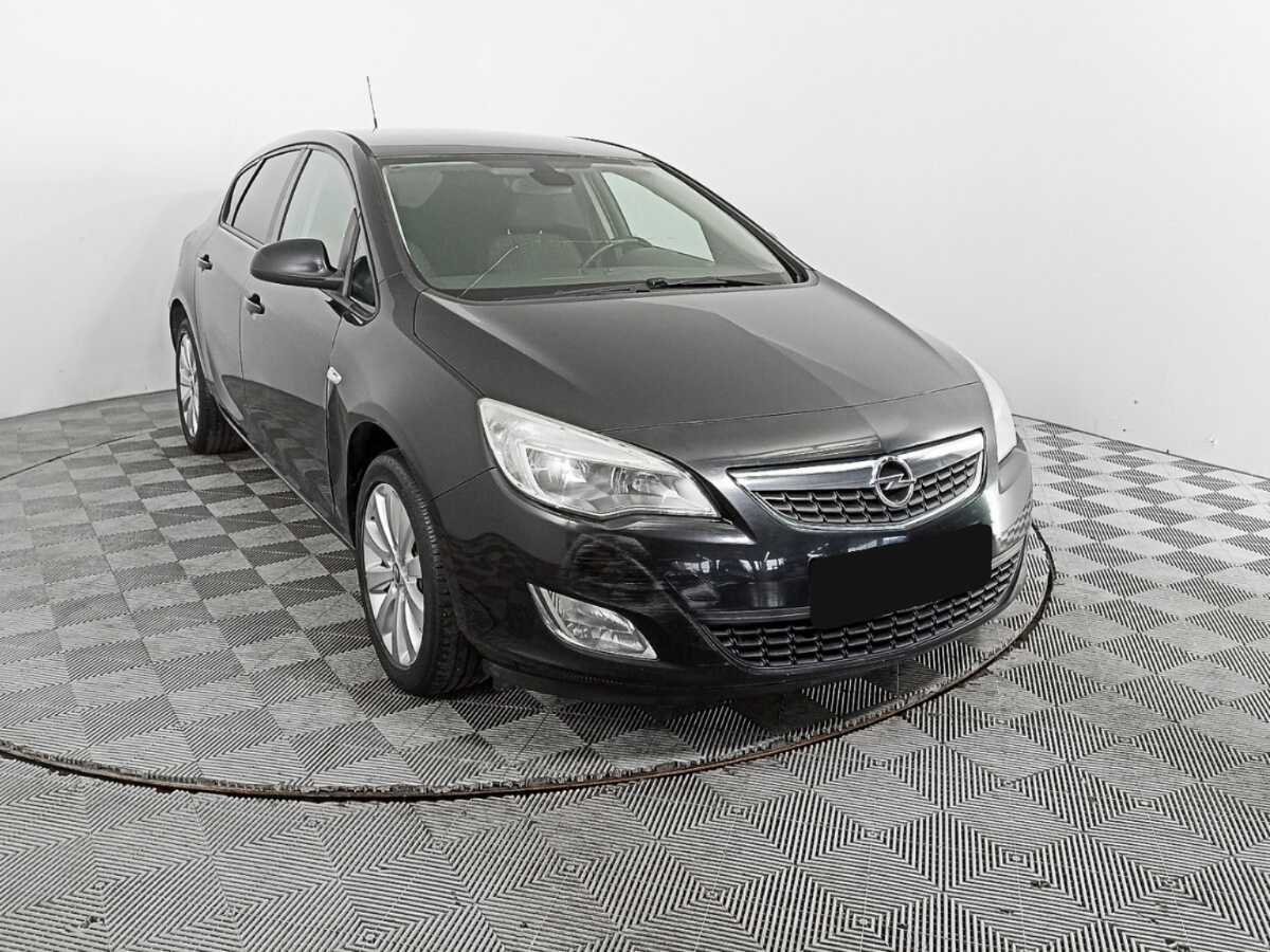 Opel Astra с пробегом — 2011 год. Фото: #2