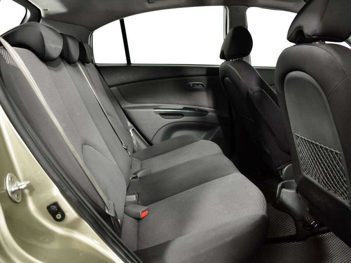 Kia Rio с пробегом — 2010 год. Фото: #9