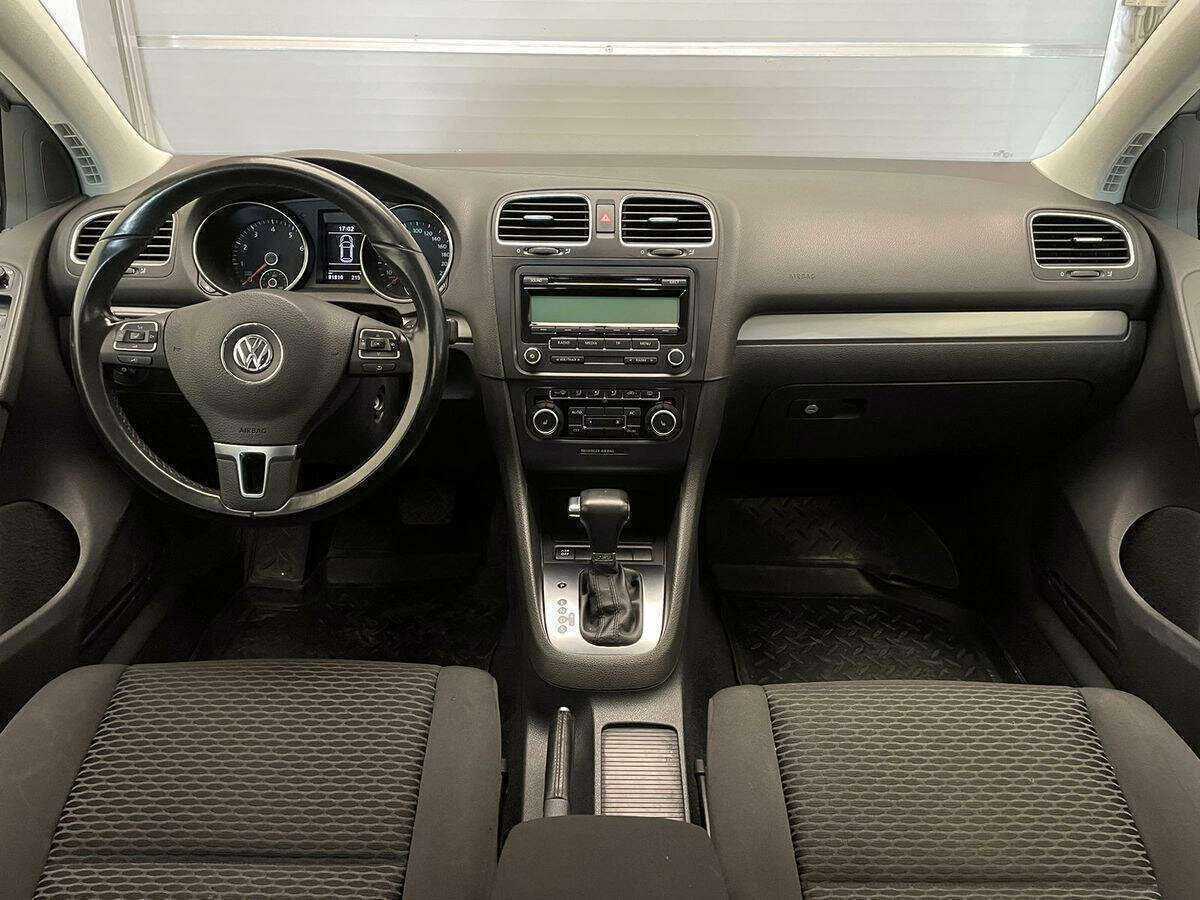 Volkswagen Golf с пробегом — 2010 год. Фото: #8