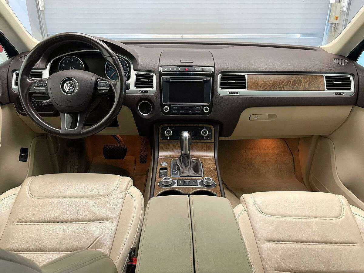 Volkswagen Touareg с пробегом — 2015 год. Фото: #8