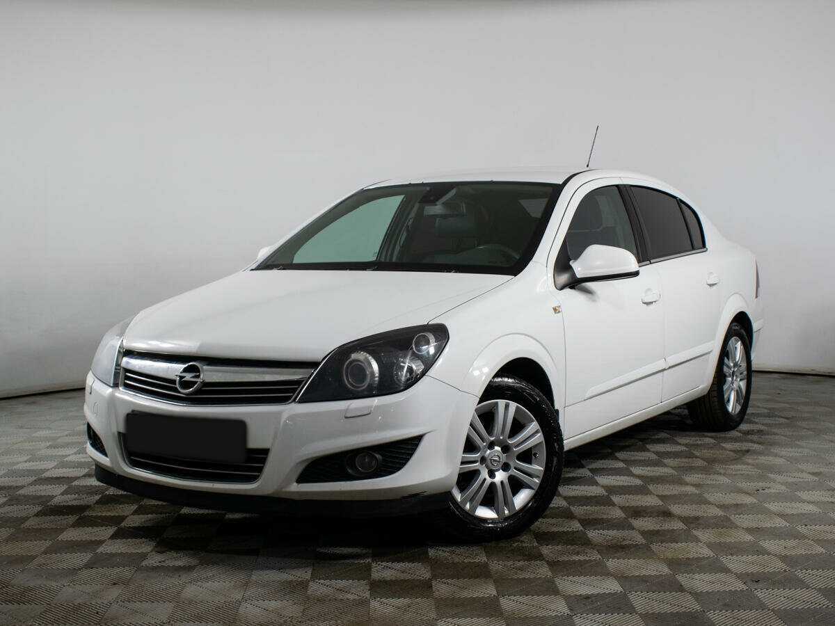 Opel Astra с пробегом — 2011 год. Фото: #0