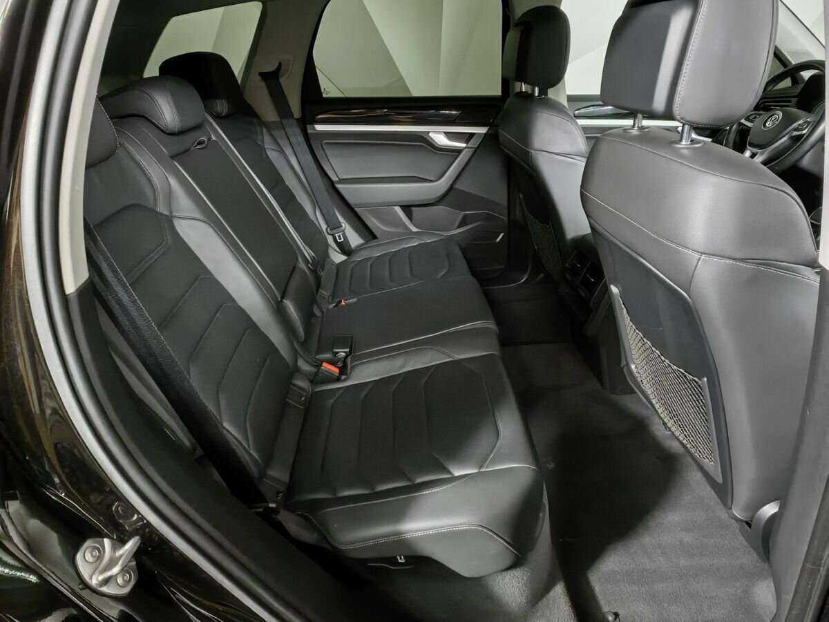 Volkswagen Touareg с пробегом — 2019 год. Фото: #11