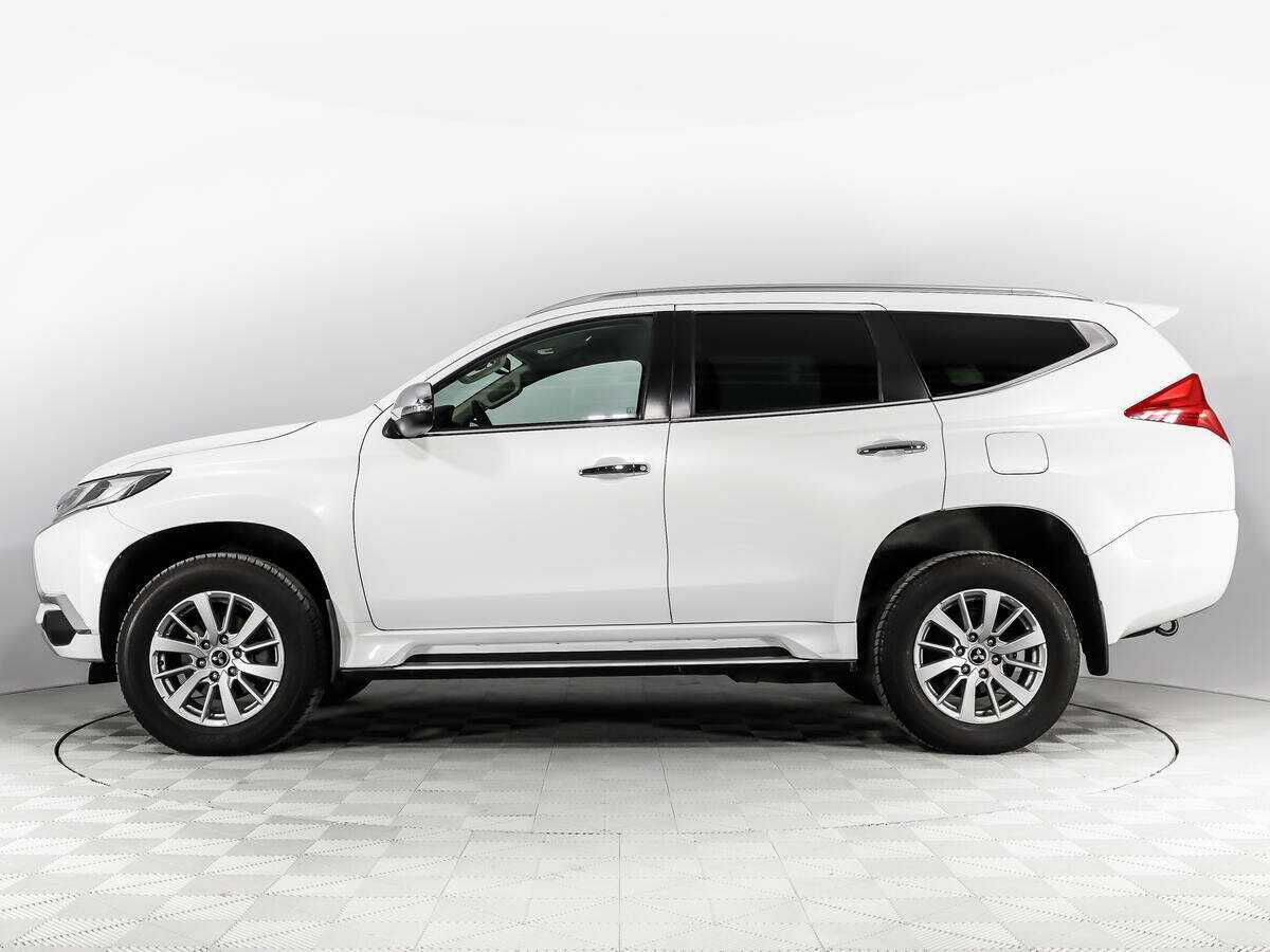Mitsubishi Pajero Sport с пробегом — 2017 год. Фото: #7