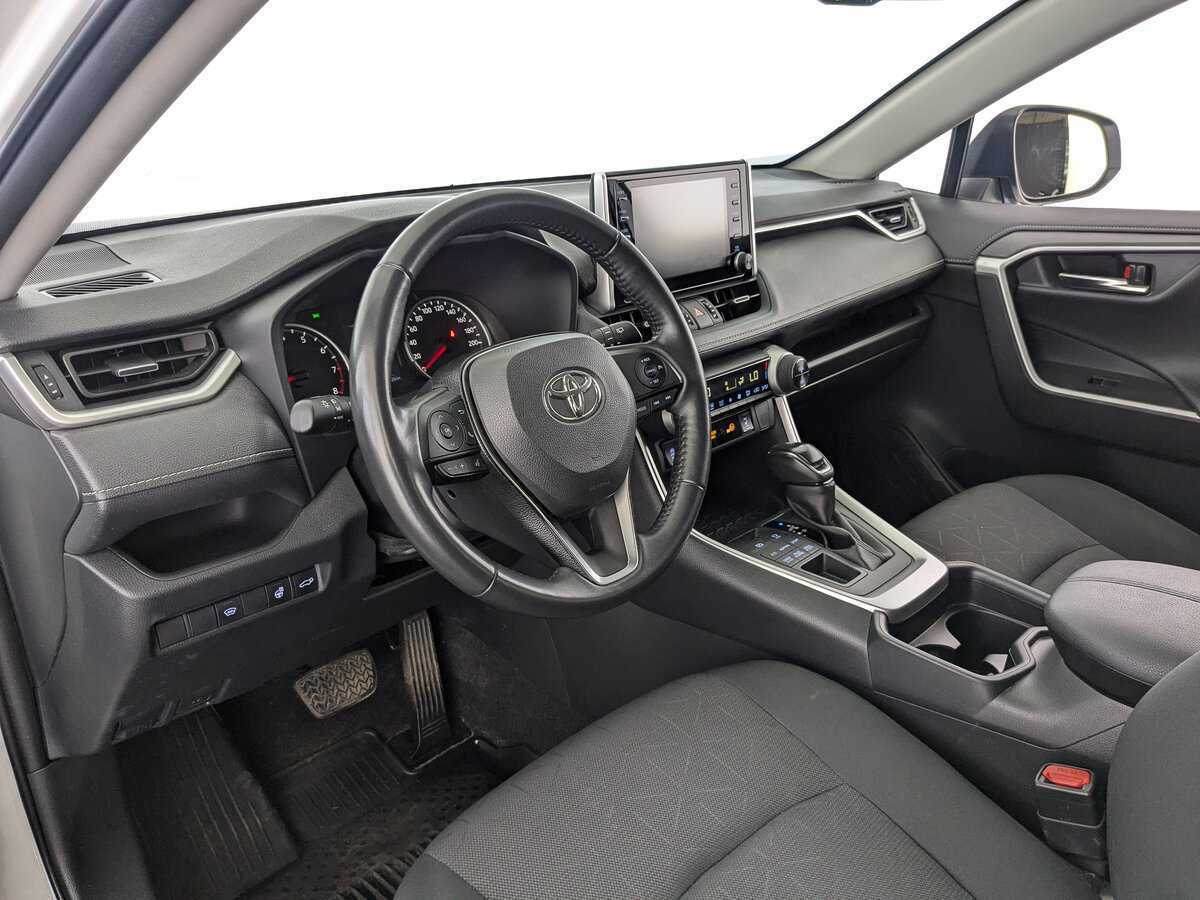 Toyota RAV4 с пробегом — 2021 год. Фото: #10