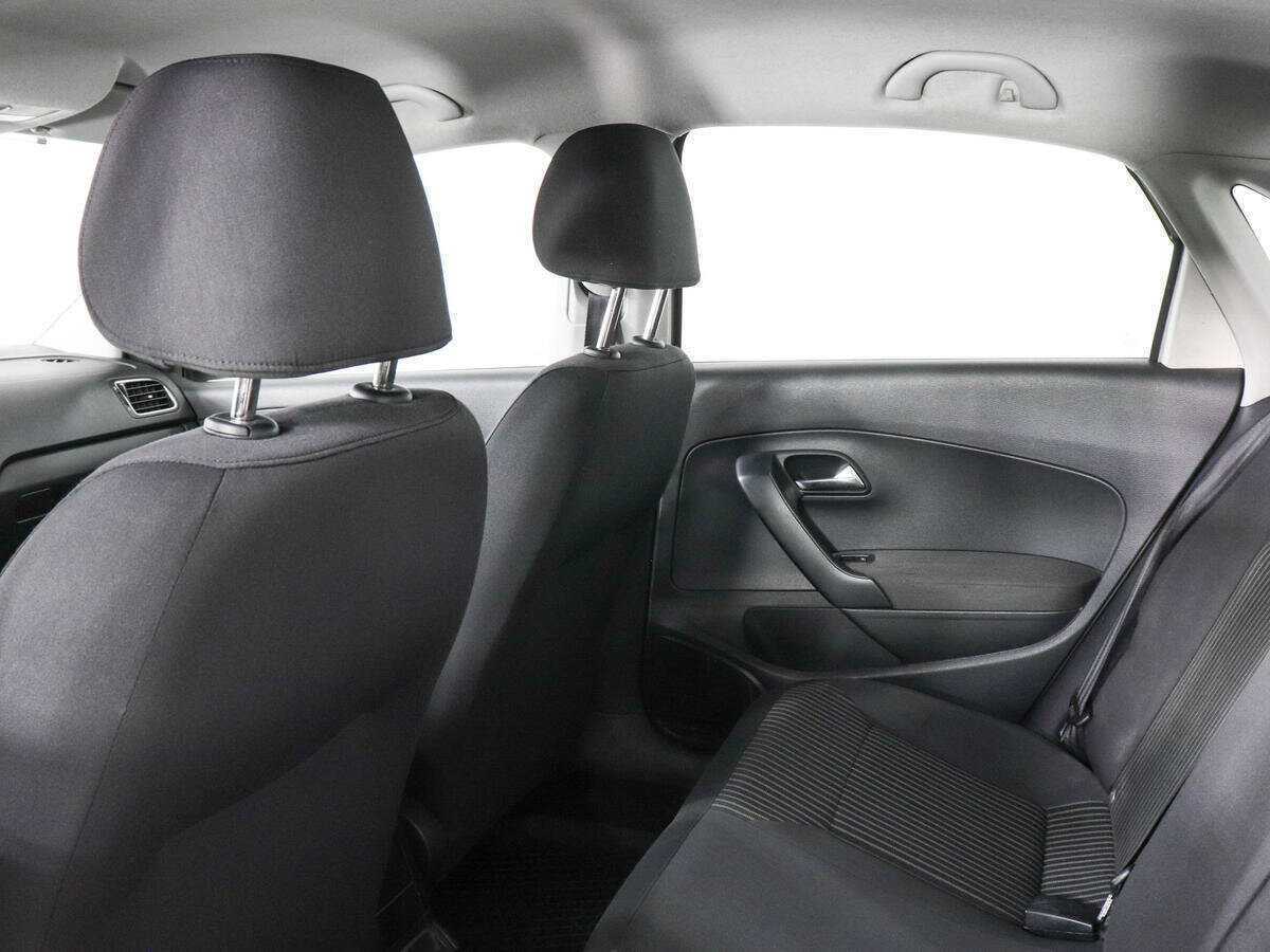 Volkswagen Polo с пробегом — 2011 год. Фото: #11