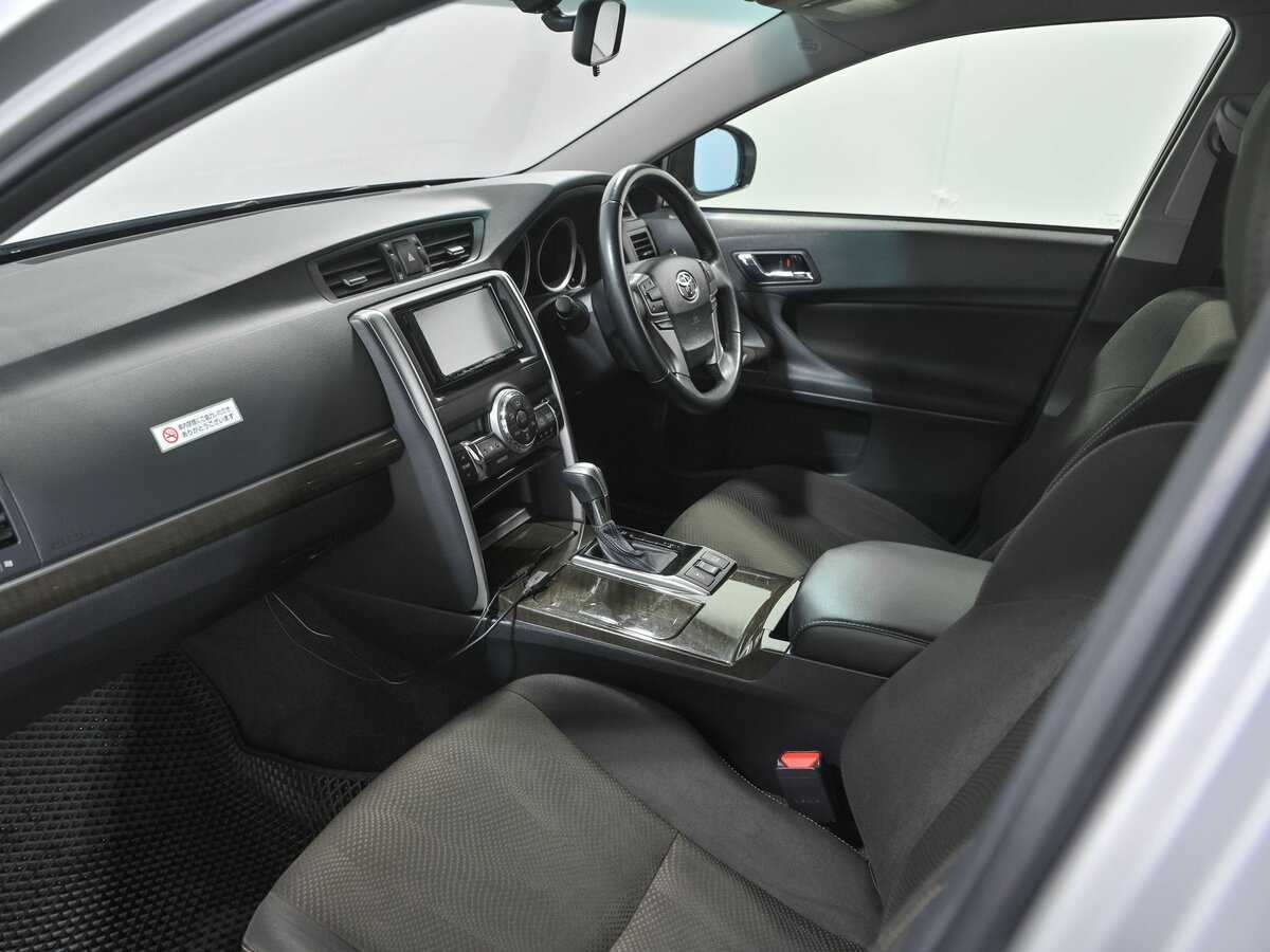 Toyota Mark X с пробегом — 2016 год. Фото: #16
