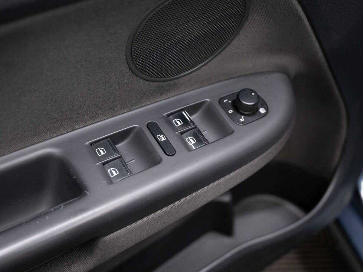 Volkswagen Golf Plus с пробегом — 2011 год. Фото: #15