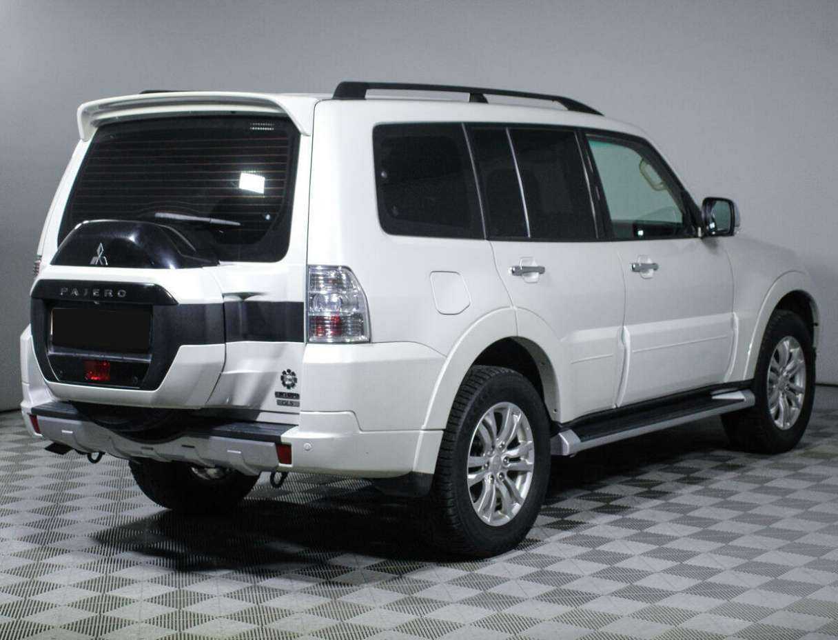 Mitsubishi Pajero с пробегом — 2017 год. Фото: #4