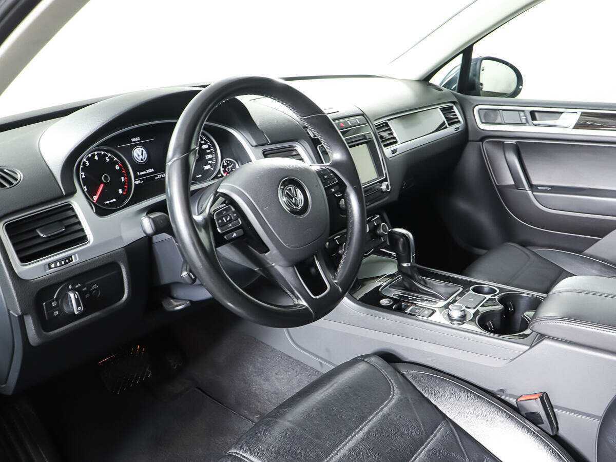 Volkswagen Touareg с пробегом — 2015 год. Фото: #12