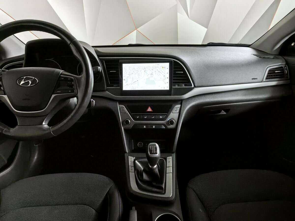 Hyundai Elantra с пробегом — 2018 год. Фото: #9