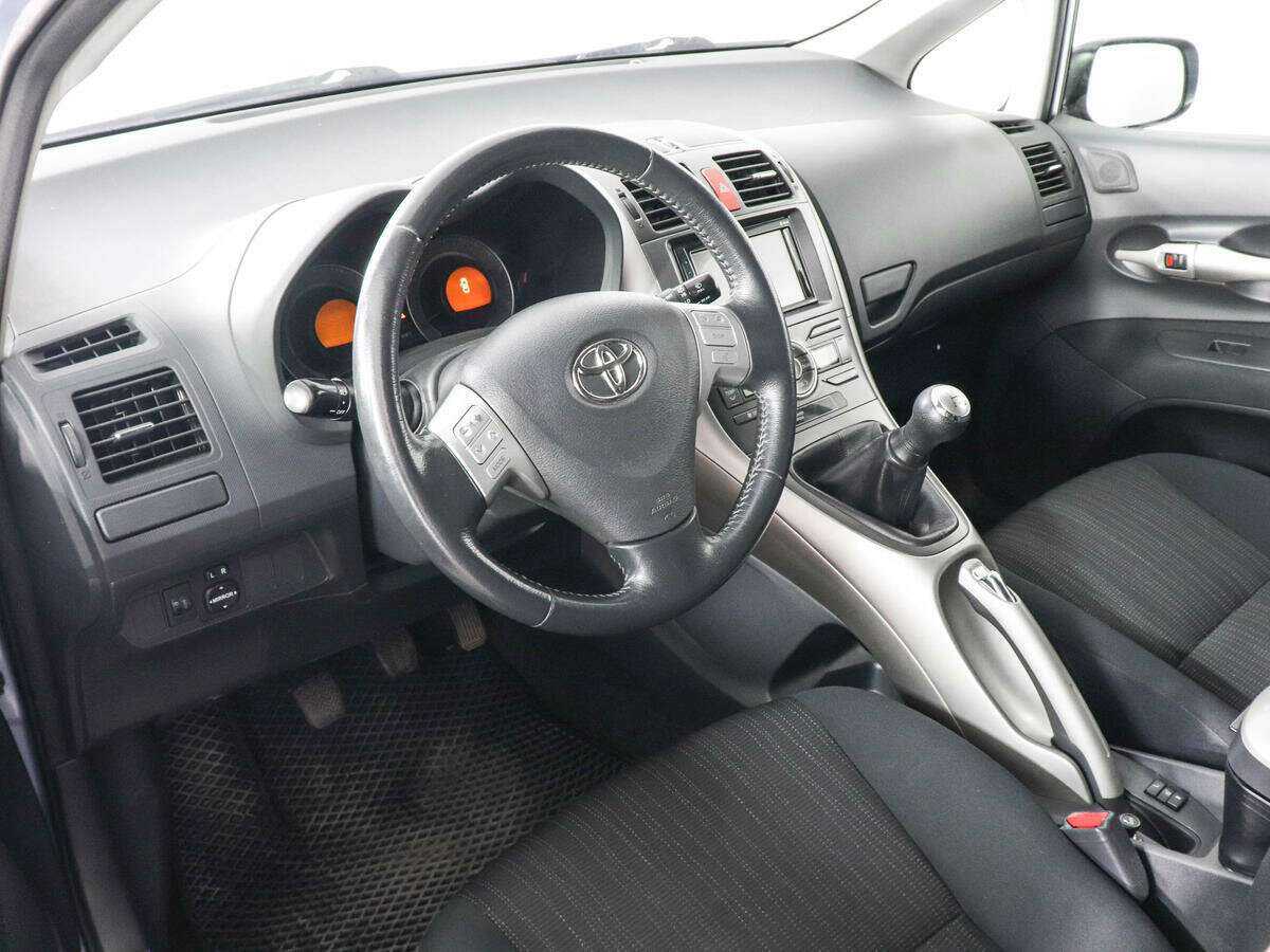 Toyota Auris с пробегом — 2007 год. Фото: #8