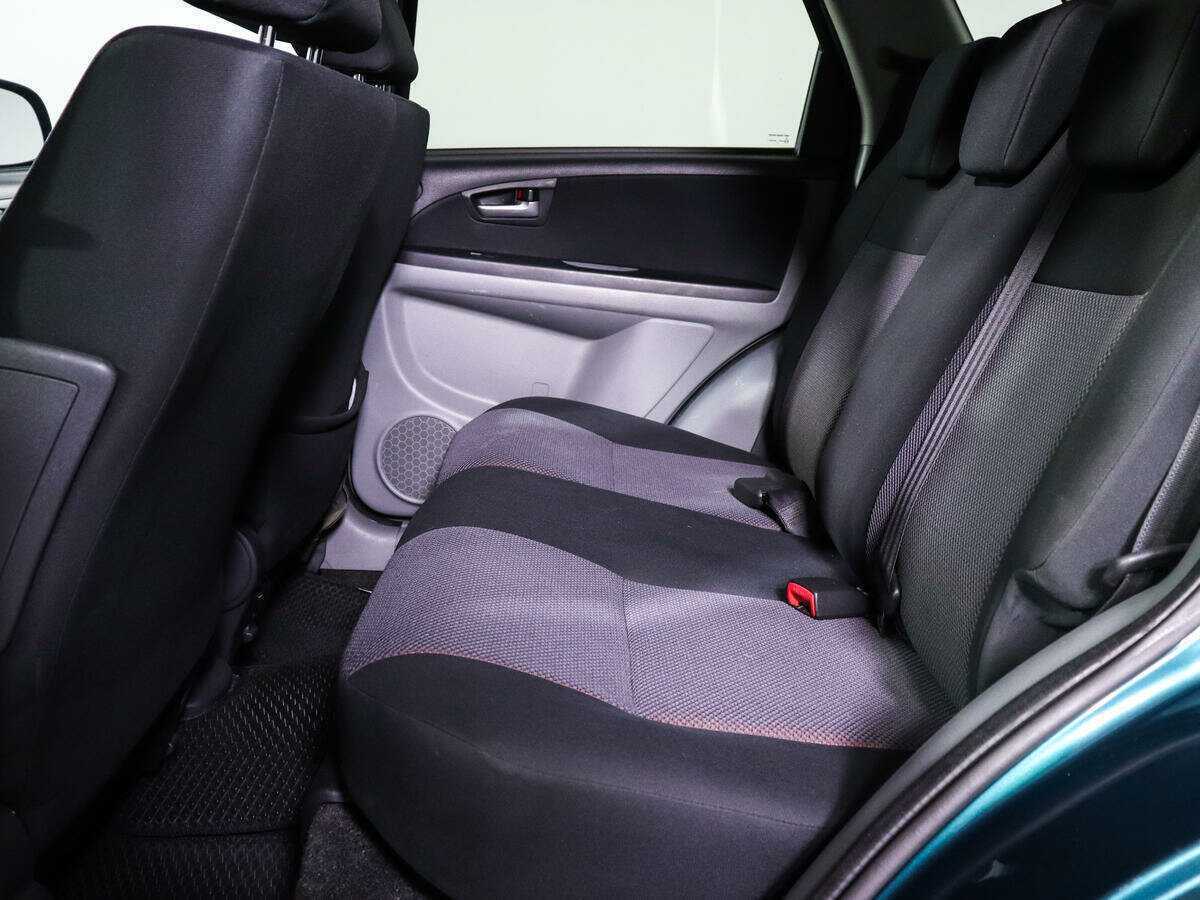Suzuki SX4 с пробегом — 2007 год. Фото: #9