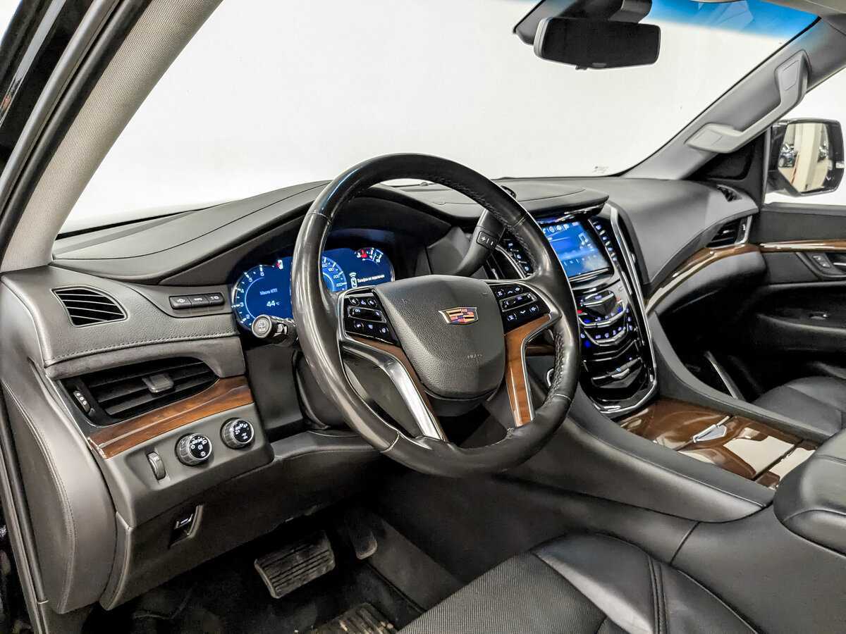 Cadillac Escalade с пробегом — 2017 год. Фото: #15
