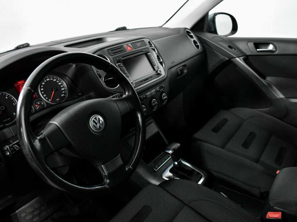Volkswagen Tiguan с пробегом — 2009 год. Фото: #6