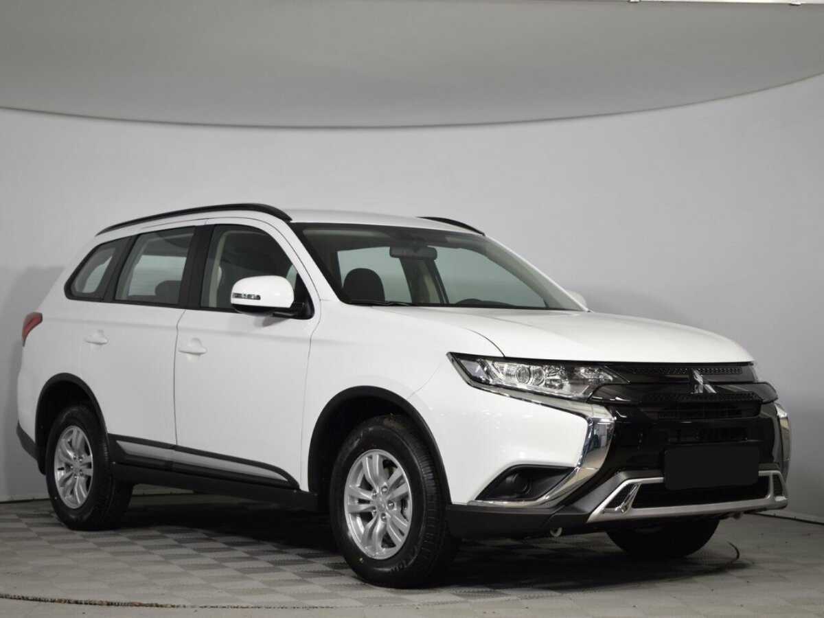 Mitsubishi Outlander с пробегом — 2022 год. Фото: #2