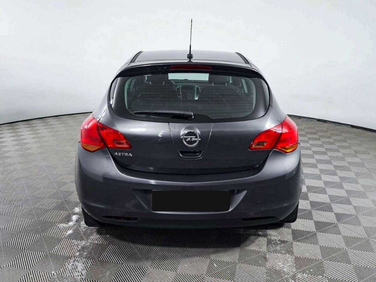 Opel Astra с пробегом — 2011 год. Фото: #4