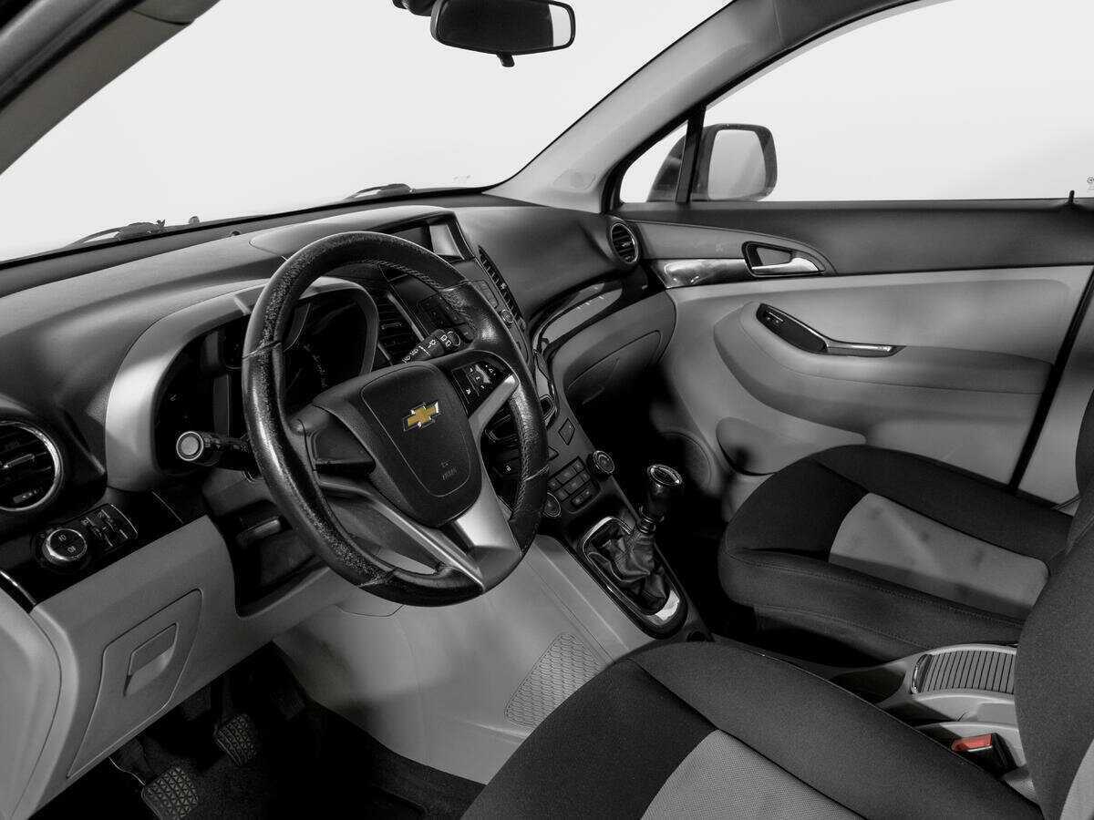 Chevrolet Orlando с пробегом — 2014 год. Фото: #14