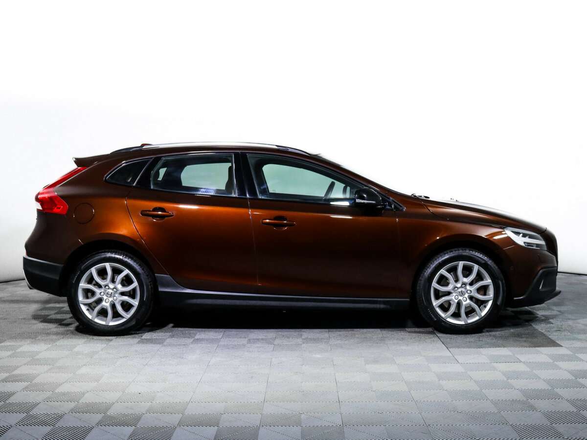 Volvo V40 Cross Country с пробегом — 2018 год. Фото: #3