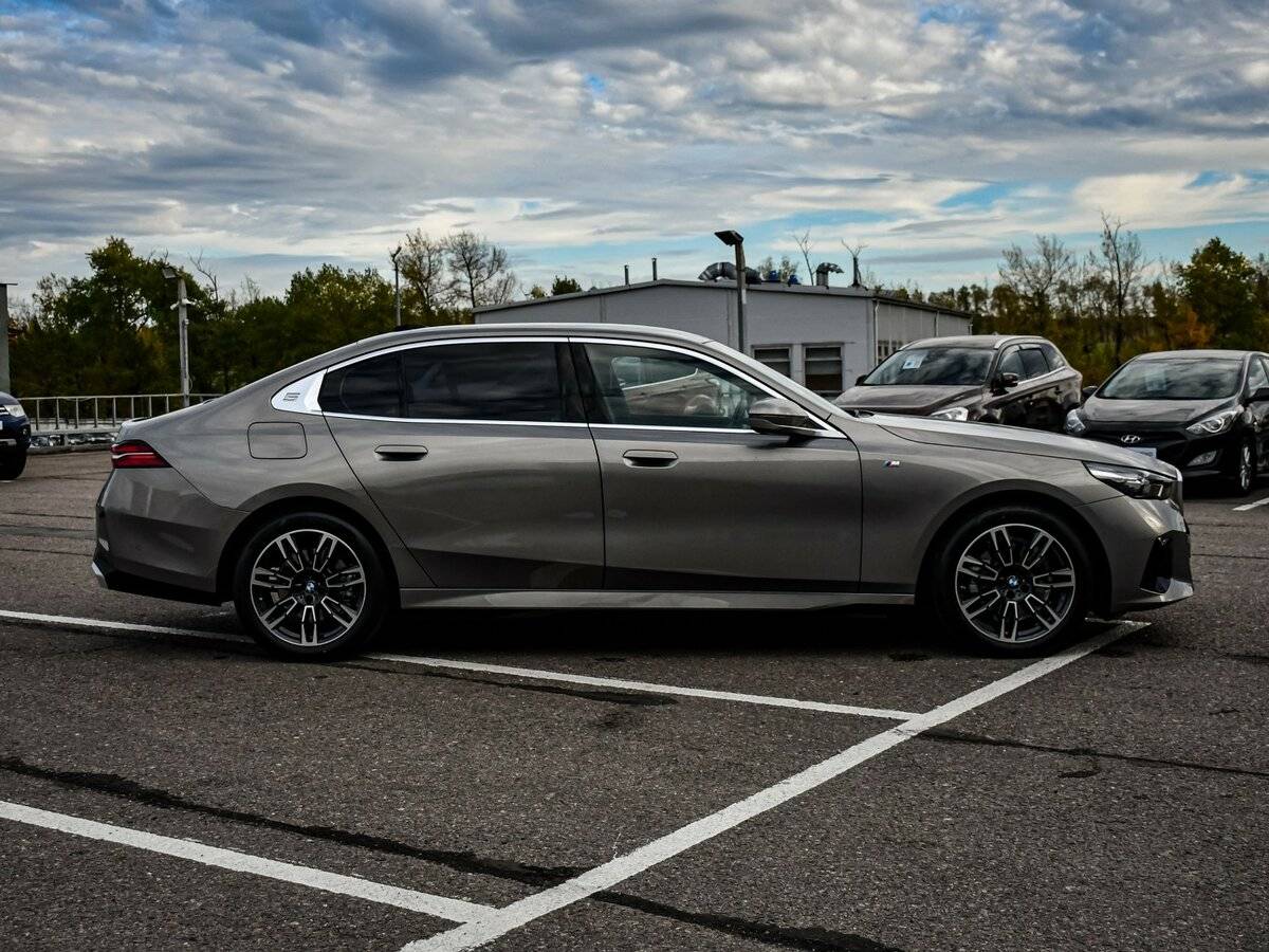 BMW 5 серии с пробегом — 2024 год. Фото: #3