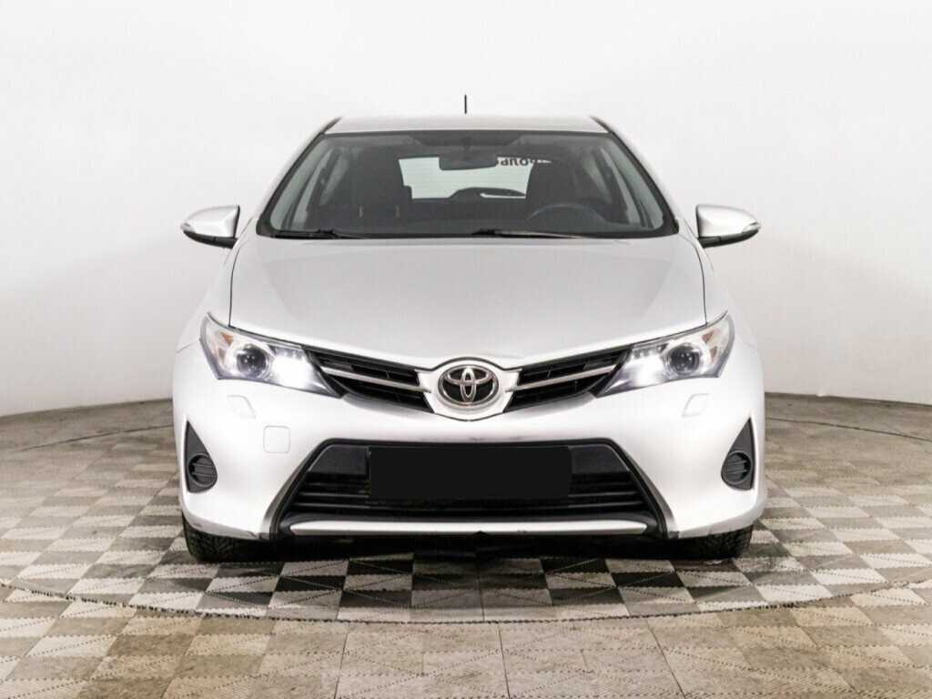 Toyota Auris с пробегом — 2013 год. Фото: #1