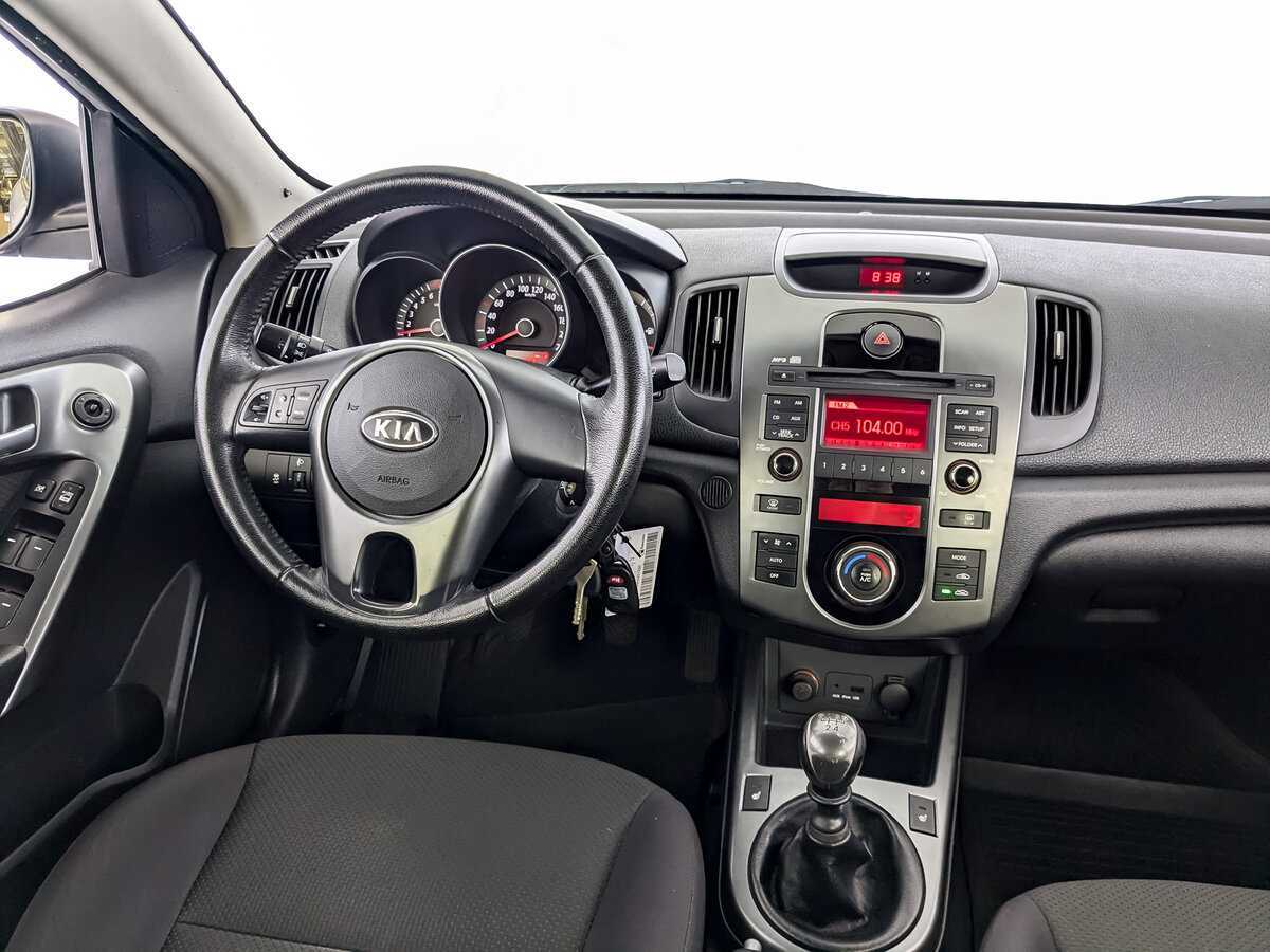 Kia Cerato с пробегом — 2010 год. Фото: #20