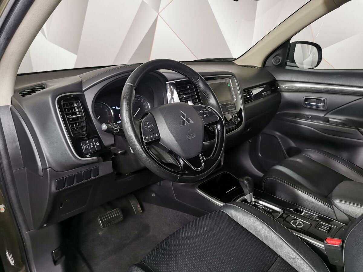 Mitsubishi Outlander с пробегом — 2018 год. Фото: #13