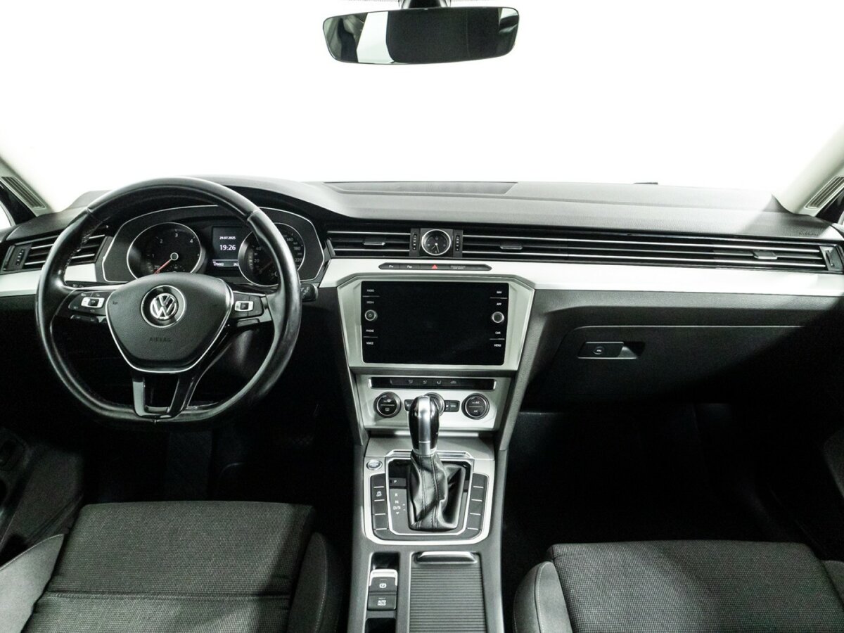 Volkswagen Passat с пробегом — 2019 год. Фото: #12