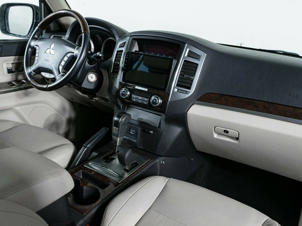 Mitsubishi Pajero с пробегом — 2019 год. Фото: #9