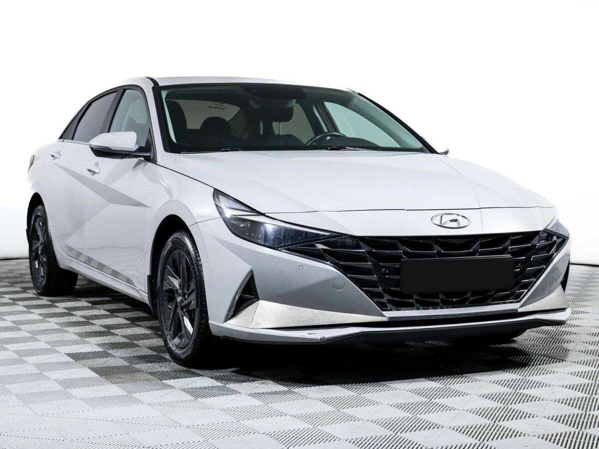 Hyundai Elantra с пробегом — 2021 год. Фото: #2