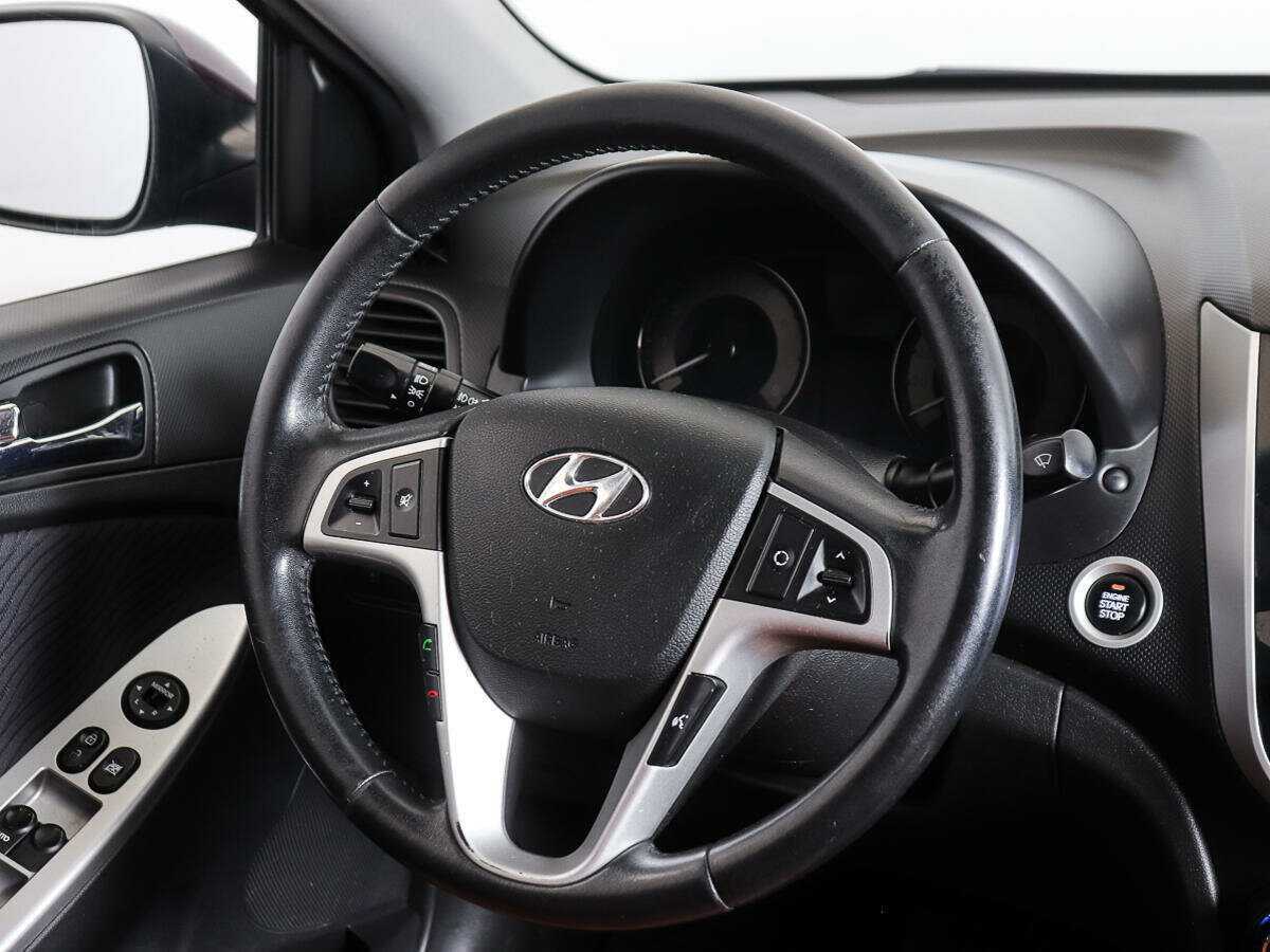 Hyundai Solaris с пробегом — 2011 год. Фото: #12