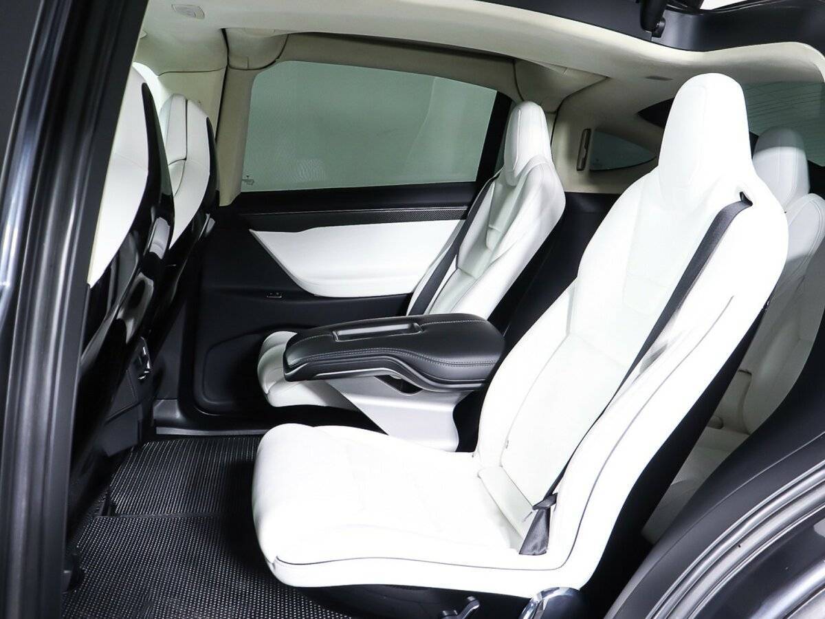 Tesla Model X с пробегом — 2018 год. Фото: #34