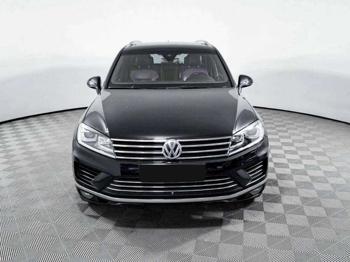 Volkswagen Touareg с пробегом — 2015 год. Фото: #1
