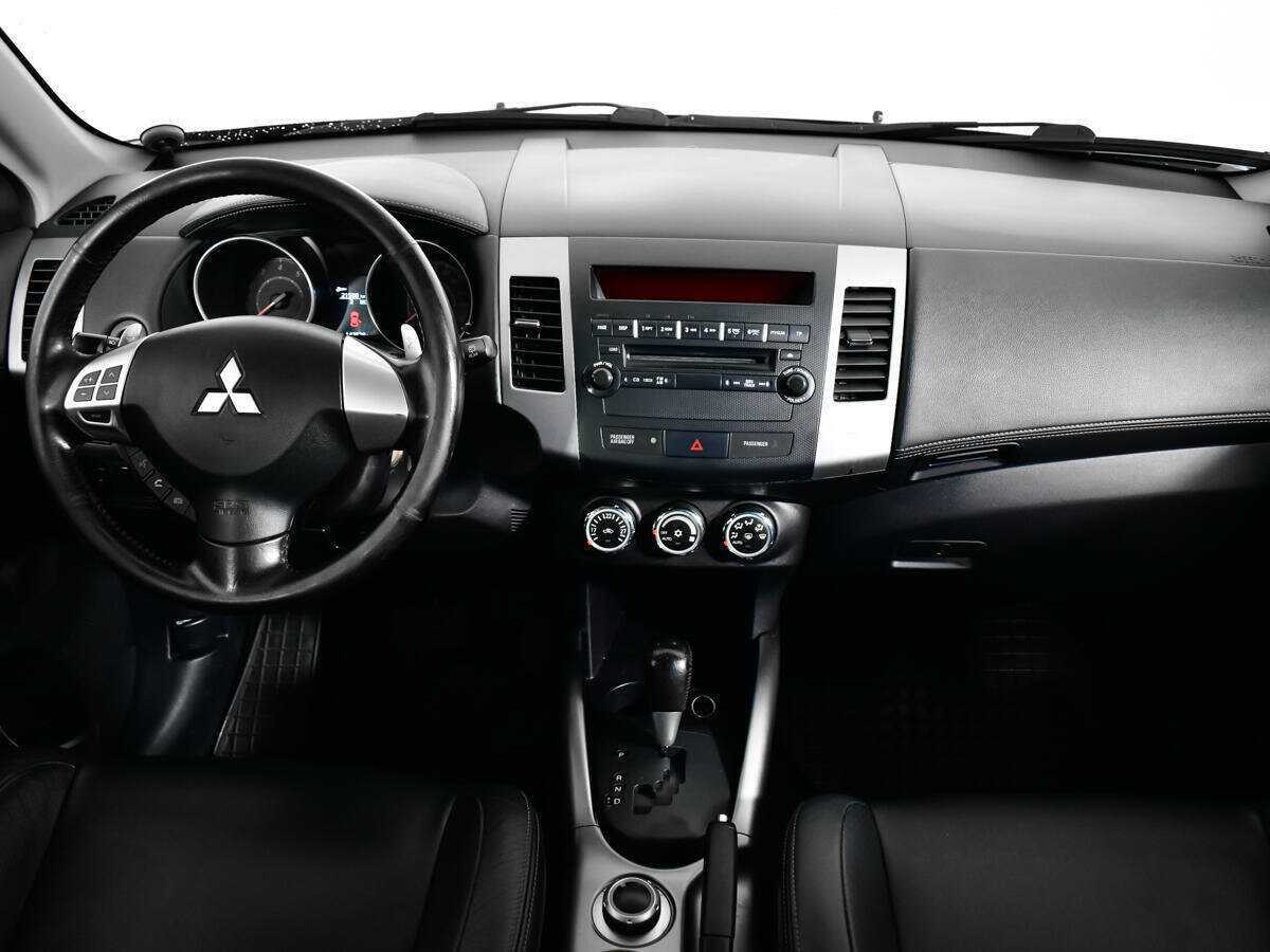 Mitsubishi Outlander с пробегом — 2011 год. Фото: #6