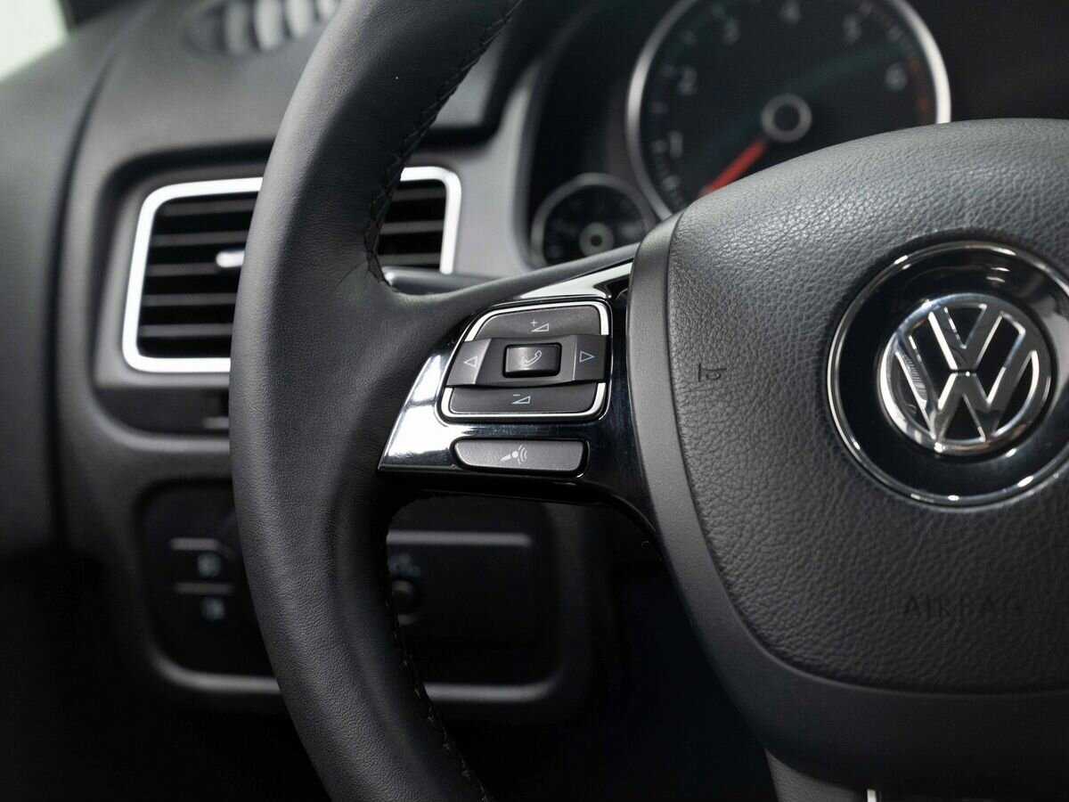 Volkswagen Touareg с пробегом — 2011 год. Фото: #16