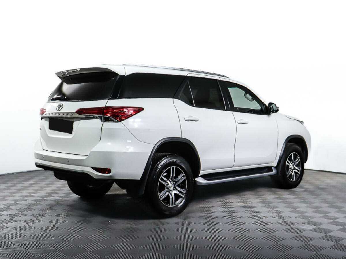 Toyota Fortuner с пробегом — 2017 год. Фото: #3