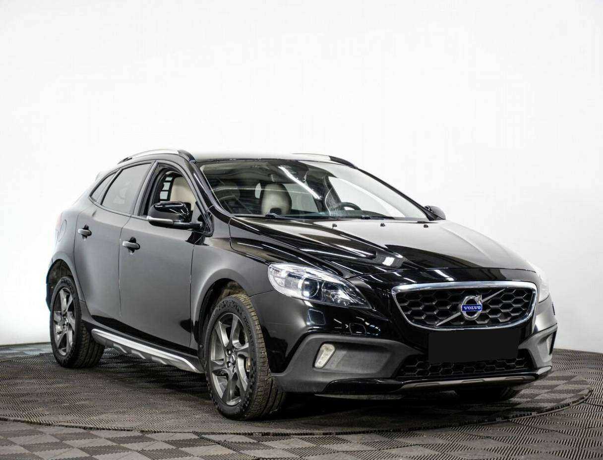 Volvo V40 Cross Country с пробегом — 2015 год. Фото: #2