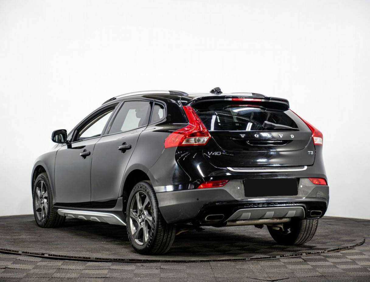 Volvo V40 Cross Country с пробегом — 2015 год. Фото: #3