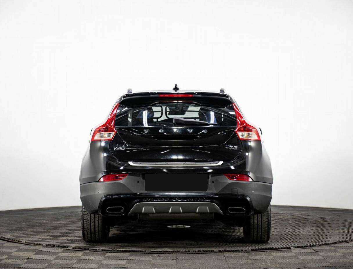 Volvo V40 Cross Country с пробегом — 2015 год. Фото: #4