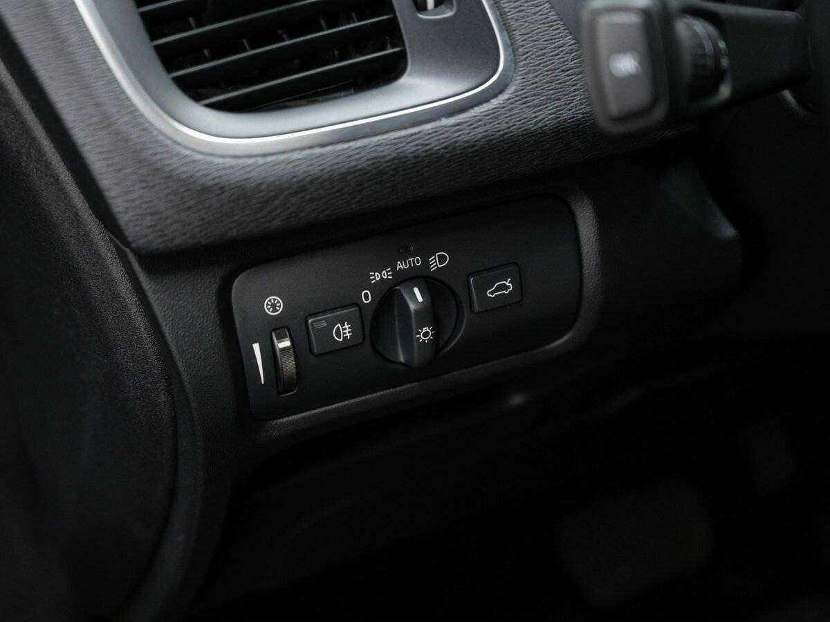 Volvo V40 Cross Country с пробегом — 2015 год. Фото: #14