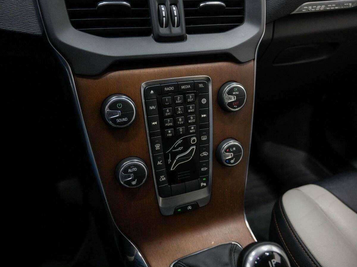 Volvo V40 Cross Country с пробегом — 2015 год. Фото: #19