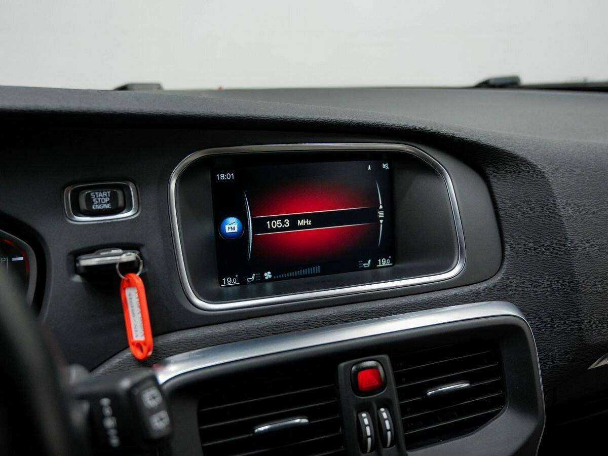 Volvo V40 Cross Country с пробегом — 2015 год. Фото: #20