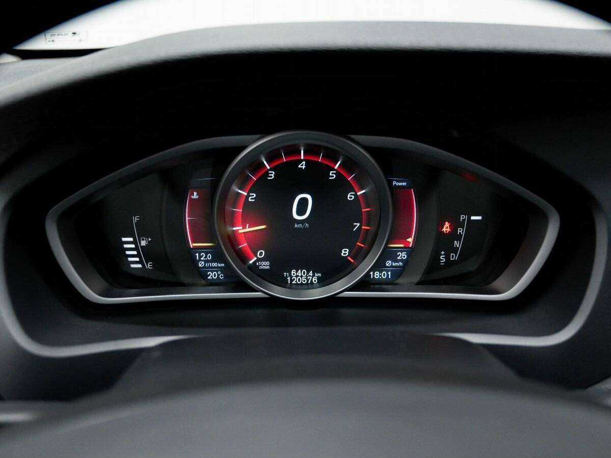 Volvo V40 Cross Country с пробегом — 2015 год. Фото: #21