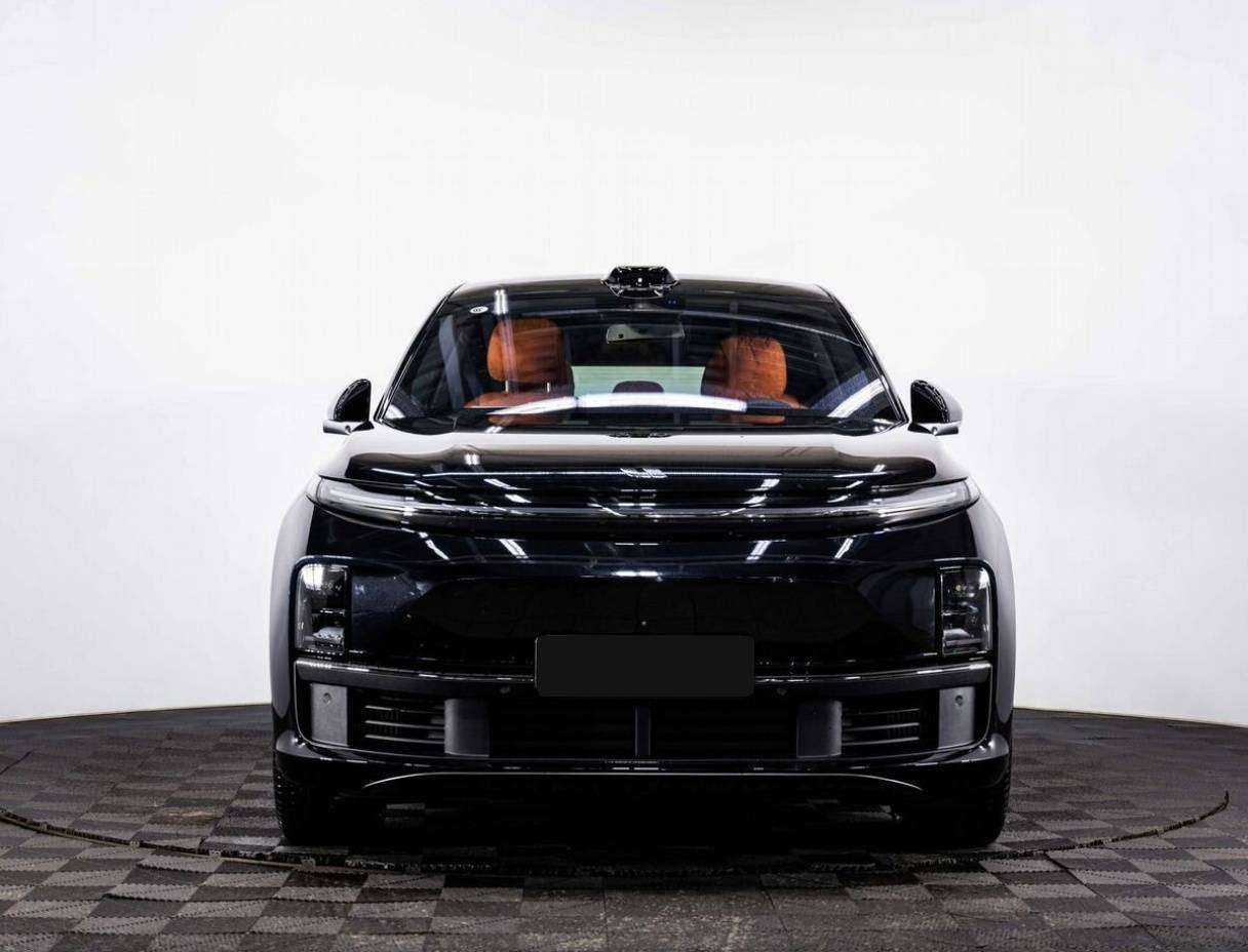 LiXiang L7 с пробегом — 2024 год. Фото: #1