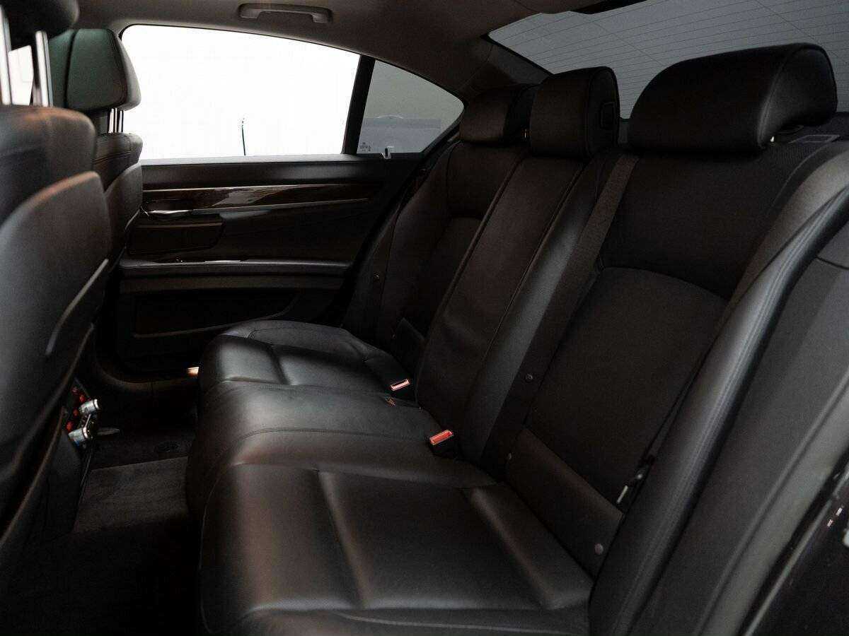 BMW 7 серии с пробегом — 2013 год. Фото: #6